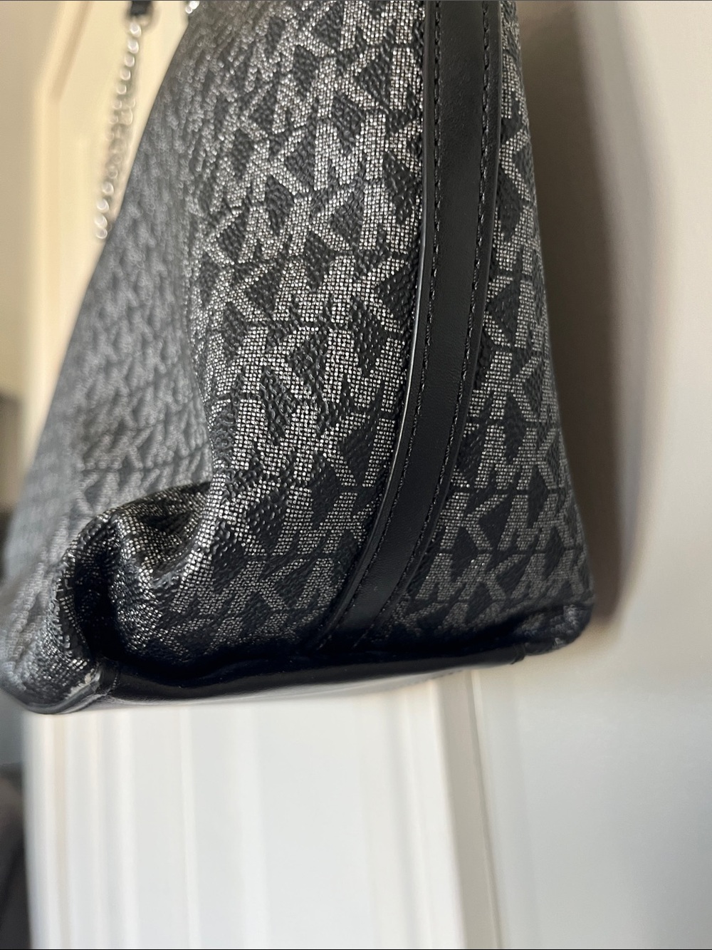 Michael Kors Black/Gray Signature Logo Tote with Chain-Strap excellent condition - Picture 7 of 16